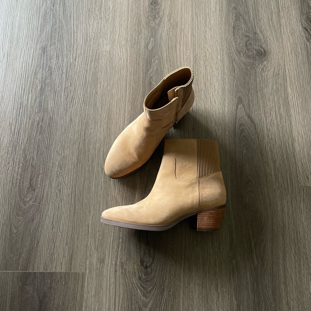 Vionic Shantelle Heeled Leather Camel Color Ankle Boots
